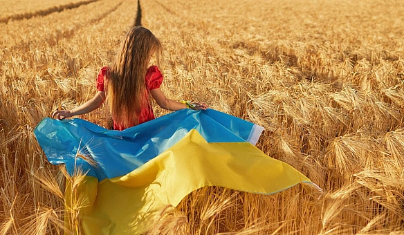 День прапора в Україні 2025: історія дати та листівки до Дня державного символу