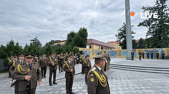 У Львові підняли прапор на найвищий флагшток — фоторепортаж