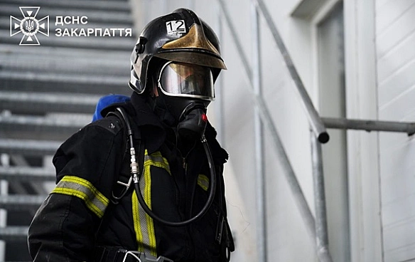 У Мукачево на третю добу загасили пожежу після удару РФ