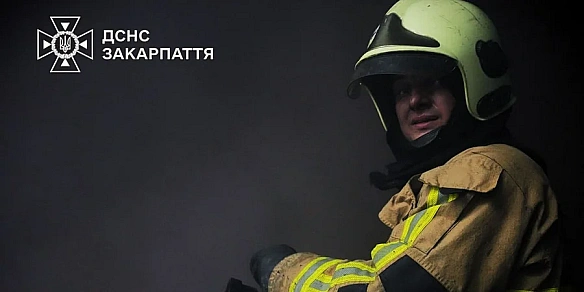 У Мукачеві на третю добу ліквідували масштабну пожежу на підприємстві, яка спалахнула після російського удару — фото