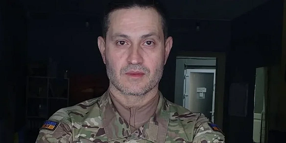 Ахтем Сеітаблаєв зачитав культовий вірш Миколи Хвильового на тлі інсталяції Чорна хмара, яку створили для Burning Man 2025