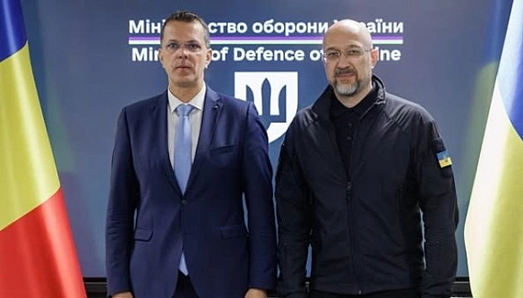 Miнicтpи oбopoни Укpaїни i Pумунiї oбгoвopили зaбeзпeчeння збpoєю тa виpoбництвo дpoнiв