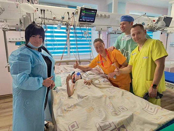 Хребет викривився на 160 градусів: у Львові 12-річній дівчинці провели унікальну операцію