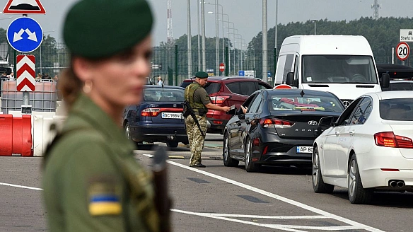 Уряд оновив порядок перетину кордону для чоловіків віком від 18 до 22 років — премʼєрка