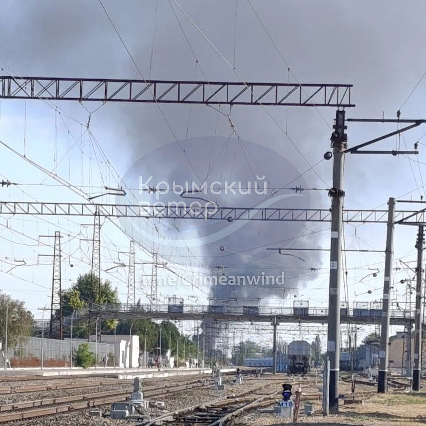 Зранку в окупованому Криму пролунали вибухи: в мережі повідомили про “приліт” по залізничній станції