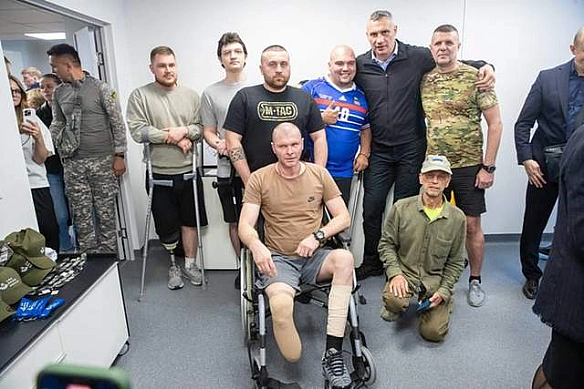 Віталій Кличко відкрив у столиці Протезний центр Human Titans для допомоги пораненим бійцям