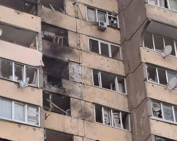 Росіяни вдарили БпЛА по багатоповерхівці в Херсоні: є поранені