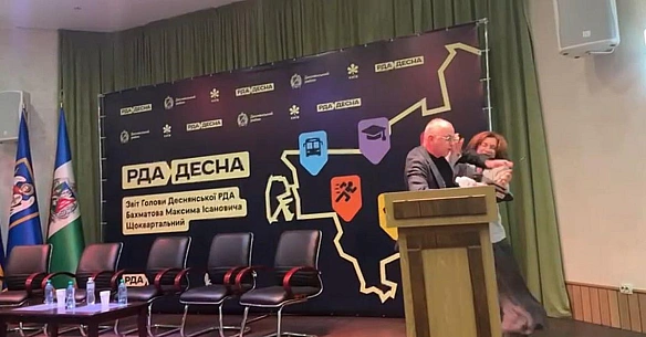 Напали на представника президента: в Києві побилися голова РДА і заступниця мера (відео)