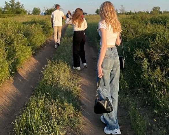 Чужий серед своїх: що робити, коли в компанії відчуваєте себе зайвими