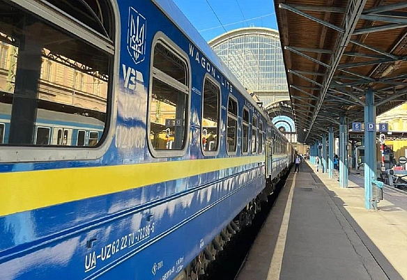 В Укрзалізниці попереджають про багатогодинні затримки потягів після атаки РФ
