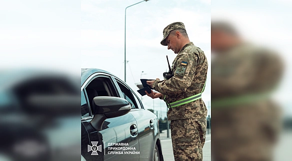Постанова про виїзд за кордон до 22 років: за новими правилами вже виїхали перші чоловіки