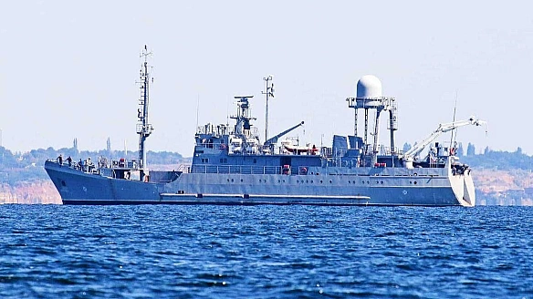 росіяни уразили корабель ВМС ЗСУ. Ворог стверджує, що для цього застосували безпілотний катер, про загрозу якого раніше попереджав український військовий експерт «Флеш»