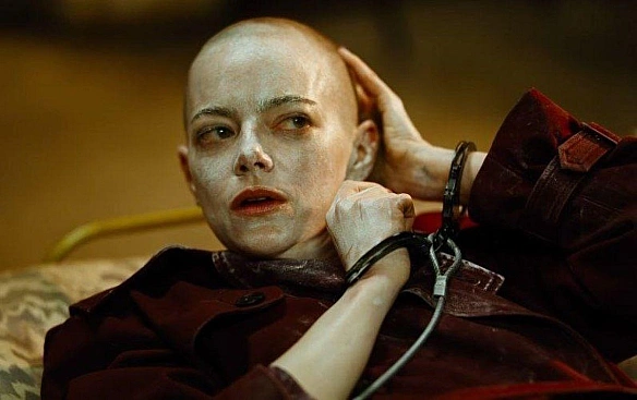 Емма Стоун у новій ролі: вийшов офіційний трейлер фільму Бугонія