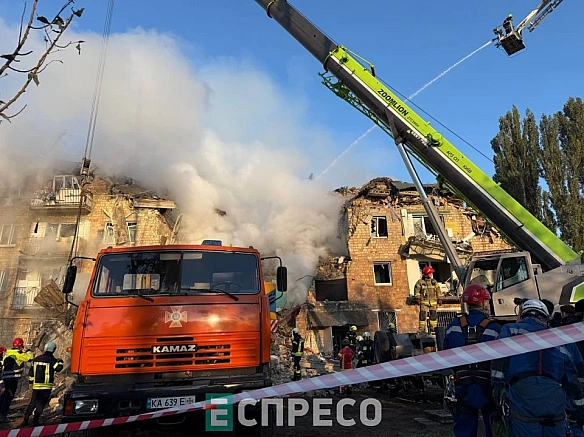 Поки Москва вибирає балістику замість переговорного столу, Путін і Кім Чен Ин збираються на військовий парад у Китай. Акценти світових ЗМІ 28 серпня