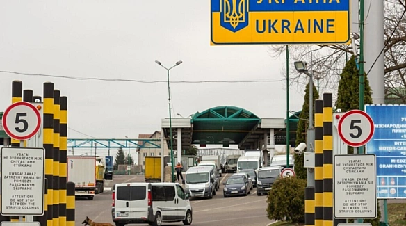Виїзд за кордон чоловіків 18-22 років: у ДПСУ розповіли про пасажиропотік у перший день дозволу
