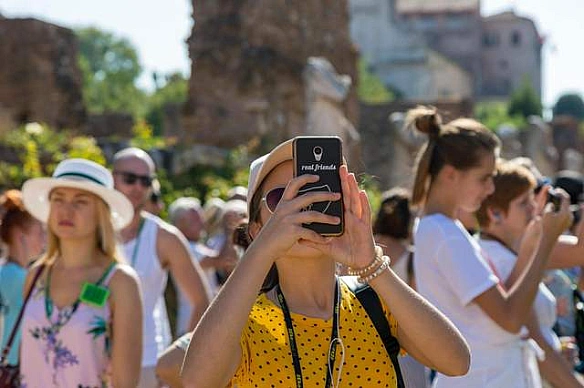Селфі заборонені: 7 місць світу, де краще не діставати камеру