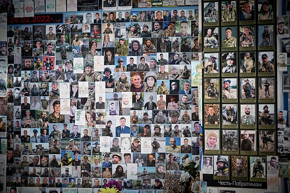 Ми не забуваємо, завдяки кому Україна зберігається, – Президент у День пам’яті захисників