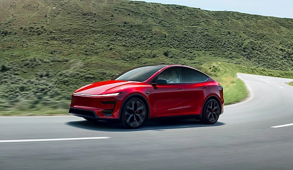 Запас ходу 580 км і 3,5 секунди до сотні: Tesla представила новий електрокар