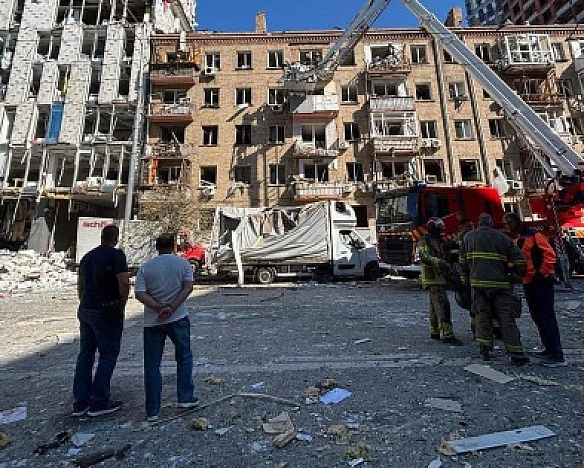 Кількість загиблих в Києві від нічного масованого обстрілу знова зросла