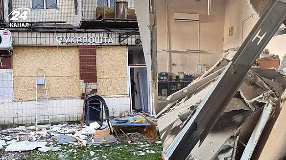 Ворожа ракета повністю знищила відділення Укрпошти в Києві