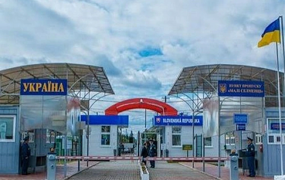 Кількох чоловіків 18-22 років не випустили з України: прикордонники назвали причини
