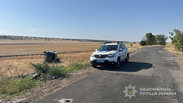 На Одещині Lexus з'їхав в кювет і перекинувся: ЗМІ пишуть, що за кермом був мер Рені Плєхов, а загибла - його мати