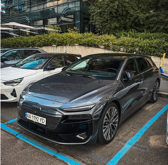 В Україні з'явився потужний сімейний електромобіль Audi за 3,5 мільйона (фото)