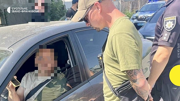 На Франківщині з 1 вересня військові ТЦК та СП використовують бодікамери під час роздачі повісток