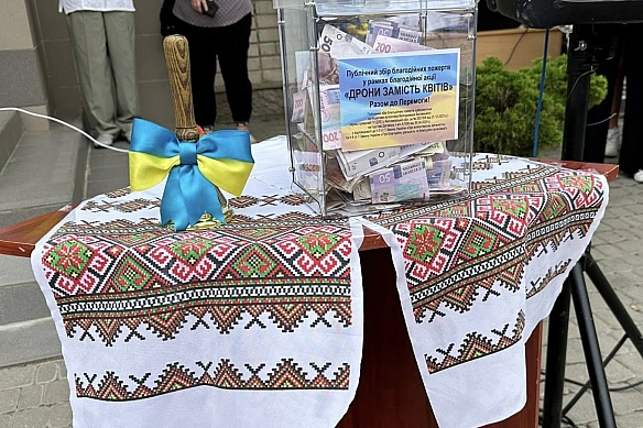 Дрони замість квітів: понад 40 тисяч гривень зібрали 1 вересня в одному з ліцеїв Житомира