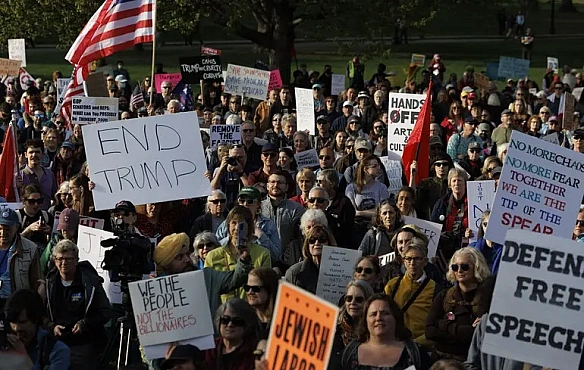 У США тисячі людей вийшли на протести проти Трампа та мільярдерів 