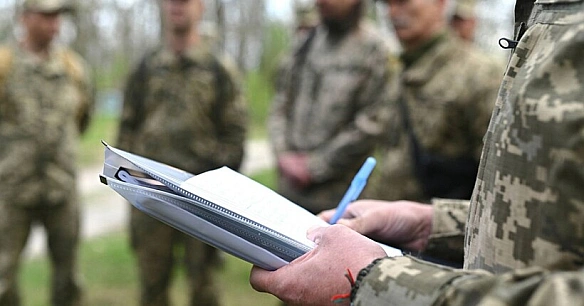 У Харкові чоловік з палицею напав на співробітника ТЦК