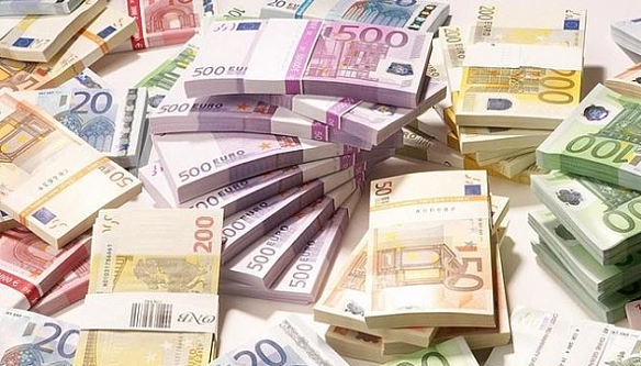 Долар втрачає позиції: Нацбанк розглядає євро як альтернативу