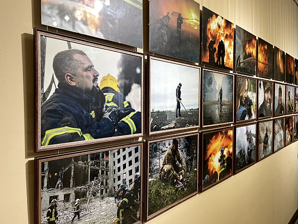 У Полтаві відкрили фотовиставку, присвячену рятувальникам