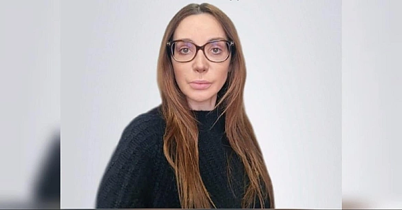 Дружина Медведчука Оксана Марченко виїхала з України в супроводі агента СБУ – Слідство.Інфо (Відео)