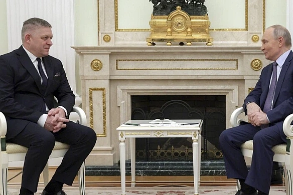 Путін поділився з Фіцо, де може пройти зустріч з Зеленським