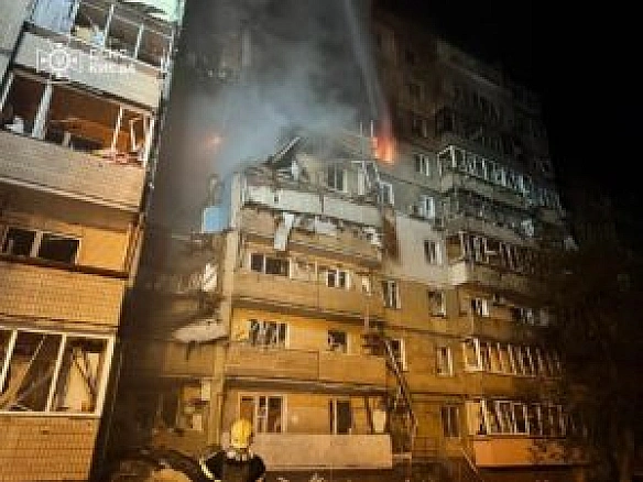 Удар по будинку Уряду та мосту через Дніпро: Росія використала рекордну кількість дронів