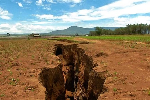 Африка тріщить по швах: величезні розколини поглинають цілі міста, під загрозою мільйони людей - we.ua