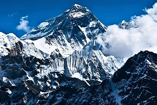 Еверест уже не найвищий: вчені знайшли гігантські структури під Землею, що переважають його у 100 разів - we.ua