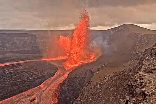 Лавові викиди заввишки з хмарочос: на Гаваях вулкан почав 