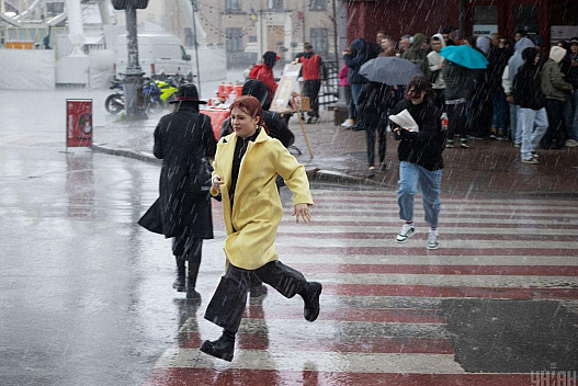 Погода в Україні погіршується: синоптик розказав, де будуть дощі та сильний вітер - we.ua