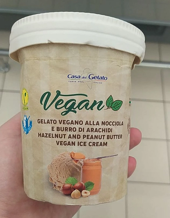 Морозиво Casa del GelatoПоловина морозива фундучна, половина мигдальна. І це смакує просто прекрасно!Вага: 300 гЦіна: 134 гр... - їж, читай, смійся на we.ua