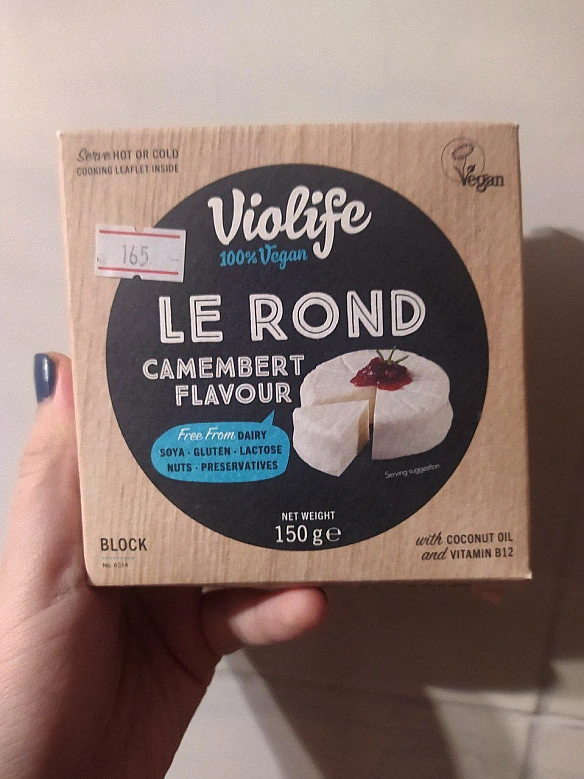 Сир Violife Le Rond Camembert FlavourСкільки: 150 гЦіна: ~145-180 грнДе? Інтернет-магазини переважноСклад: вода, кокосова о... - їж, читай, смійся на we.ua
