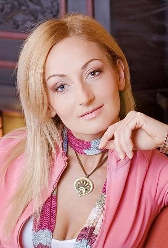 20 квітня відзначила свій ювілей Юлія Міщенко — українська співачка. Відома як лідерка, авторка пісень і продюсерка поп-рок-гурт... - Територія А на we.ua