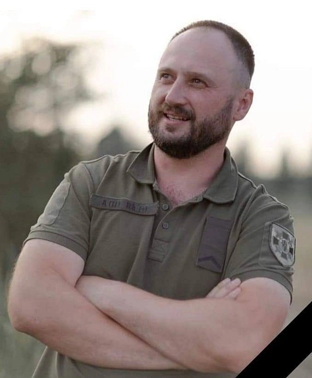 У запеклому бою за Україну загинув 39-річний викладач НМАУ ім. П. І. Чайковського Іван Кузьмінський. Іван знайомий також і прих... - Територія А на we.ua