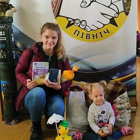 Вчора наш Банк одягу знову відчинив свої двері для 30 родин ВПО. Цілі сім'ї завітали, щоб отримати одяг, взуття та іграшки. Ніхт... - Волонтерська північ на we.ua