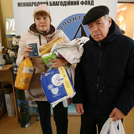 Вчора наш Банк одягу знову відчинив свої двері для 30 родин ВПО. Цілі сім'ї завітали, щоб отримати одяг, взуття та іграшки. Ніхт... - Волонтерська північ на we.ua