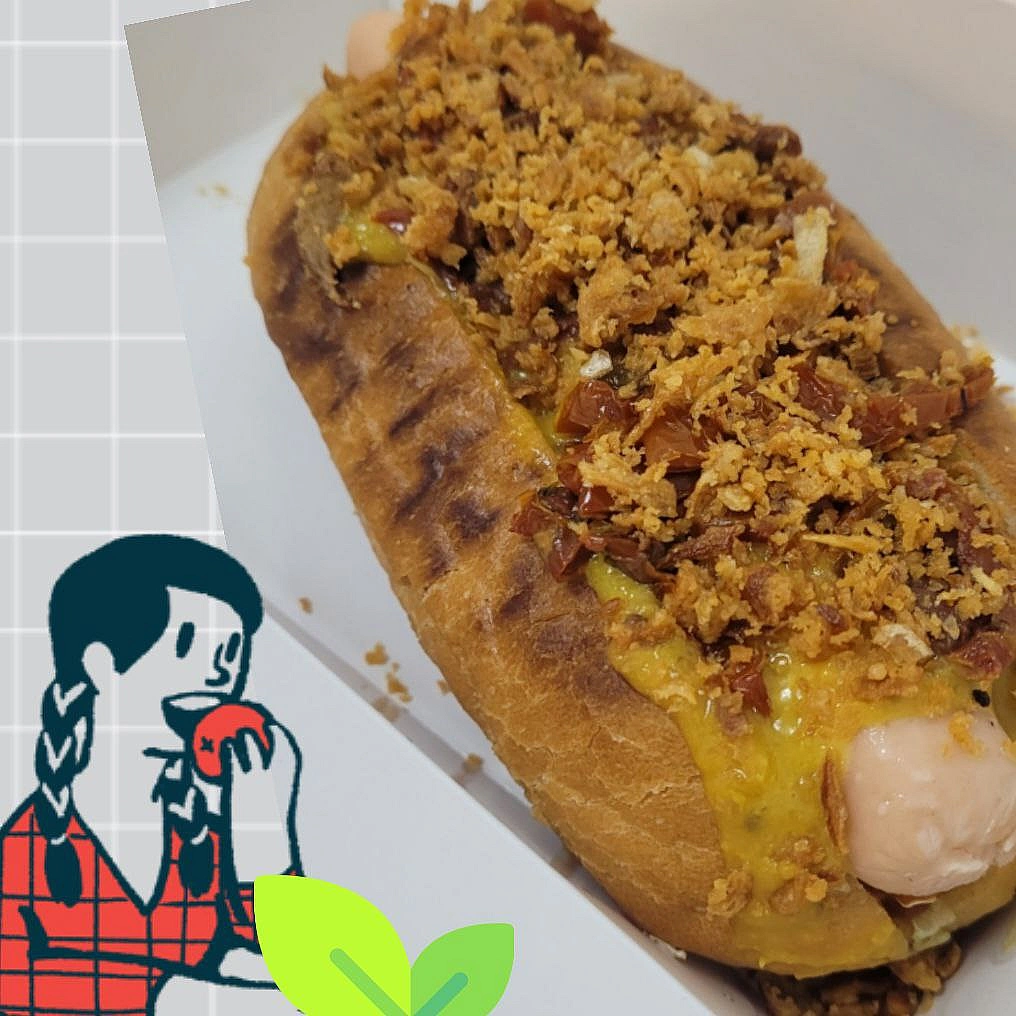 Маленький відгук на хот дог з в'яленими томатами від @karmakyiv_foodВізуально - ви самі все бачите. Враження перше було просто... - їж, читай, смійся на we.ua