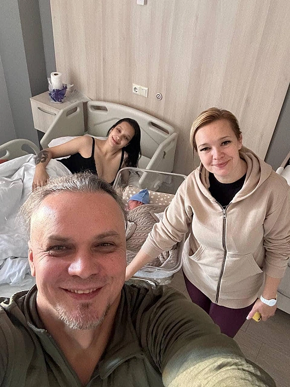 У родині ТНМК поповнення!Як повідомив гурт: «Маємо першого діда в колективі - донька нашого гітариста Ярослава Верьовкіна наро... - Територія А на we.ua