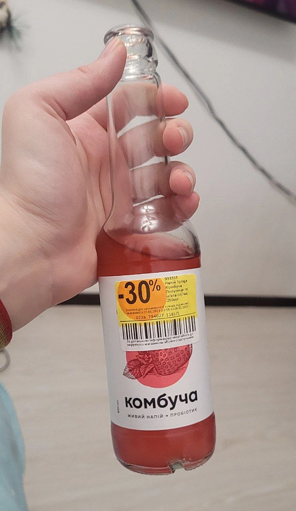 Обожнюю комбучу!Мінуси: вона таки недешева, і за вартість комбучі можна купити 2 літри умовного живчика.Плюси: смачно і менш... - їж, читай, смійся на we.ua