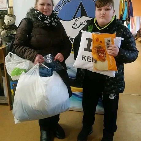 Наші двері завжди відчинені для родин ВПО! Наші гості мають можливість обрати для себе все необхідне: одяг, взуття, побутові реч... - Волонтерська північ на we.ua